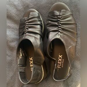 The Flexx Vera Pelle black sandals women’s US 7 or EU5/38. Like New. No box.